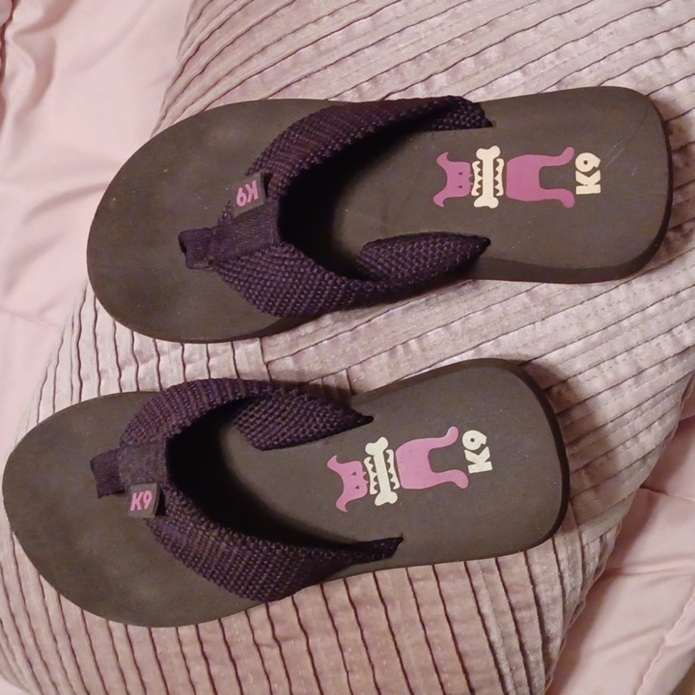 K9 flip flops